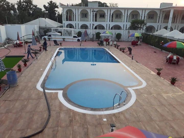 Swimming Pool Construction — Commercial project